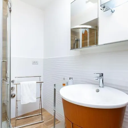 Little Oleandra - Apartment Turin